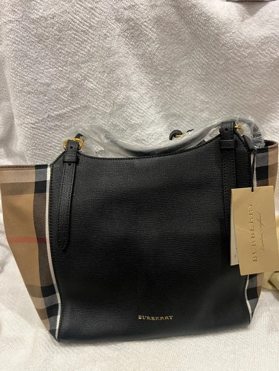 Burberry Black Leather Shoulder Bag with Beige Check Panels - Picture 2 of 15